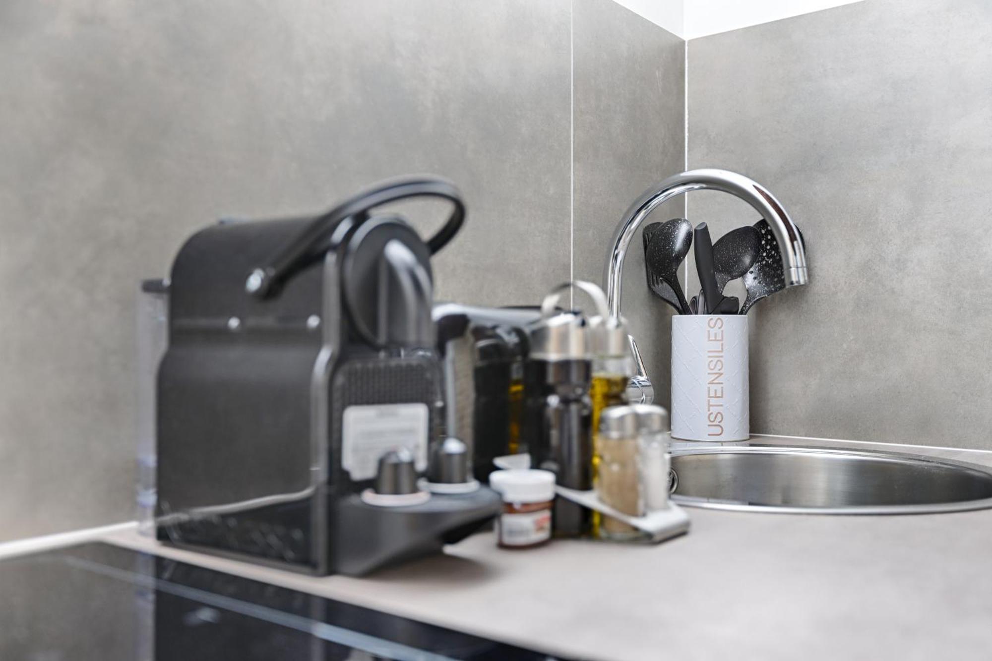 Mykeypers - Lovely Studio With Jacuzzi Parijs Buitenkant foto