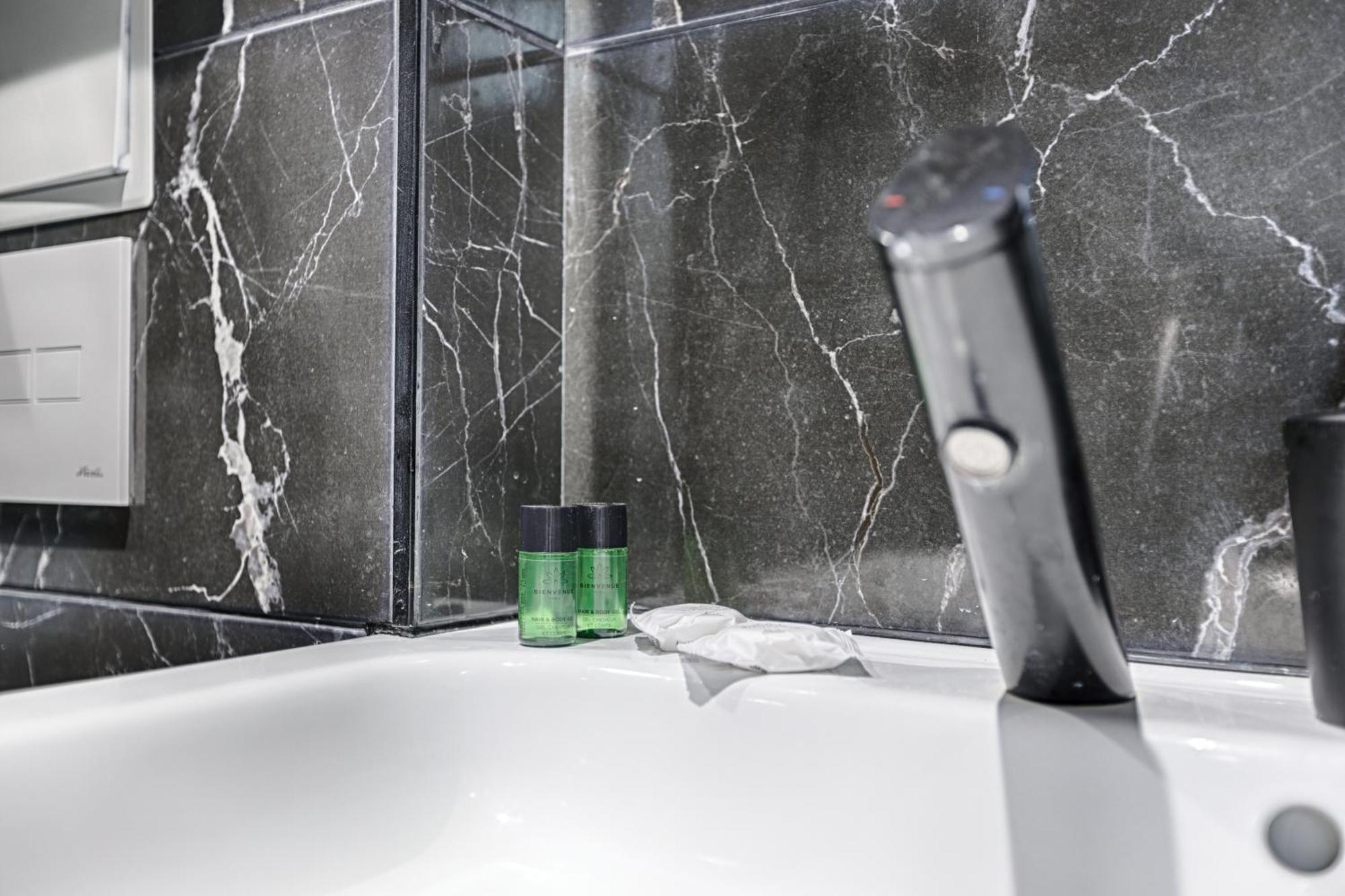Mykeypers - Lovely Studio With Jacuzzi Parijs Buitenkant foto