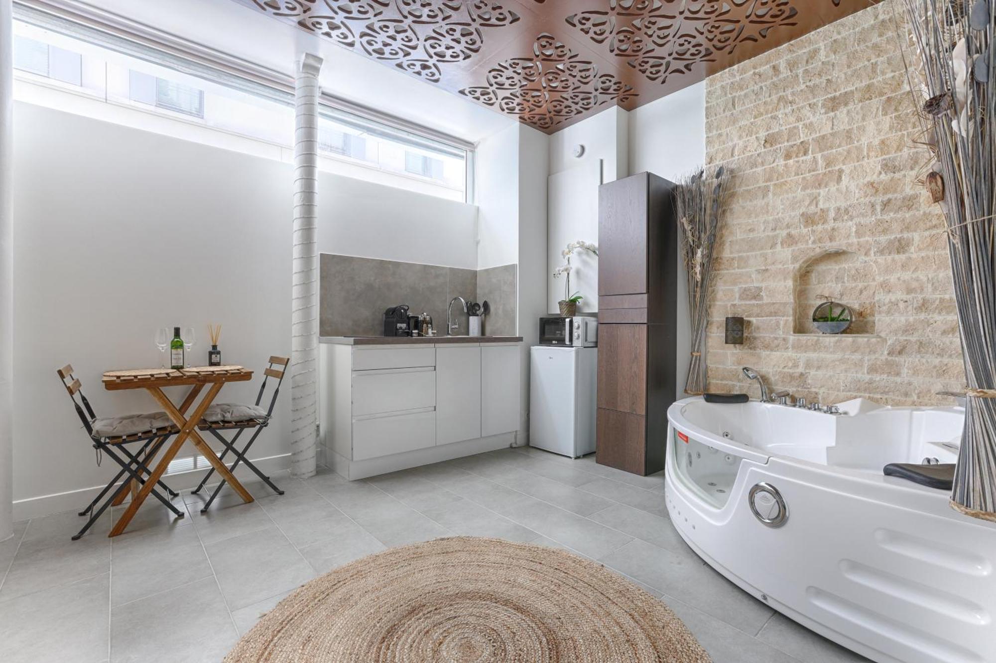 Mykeypers - Lovely Studio With Jacuzzi Parijs Buitenkant foto
