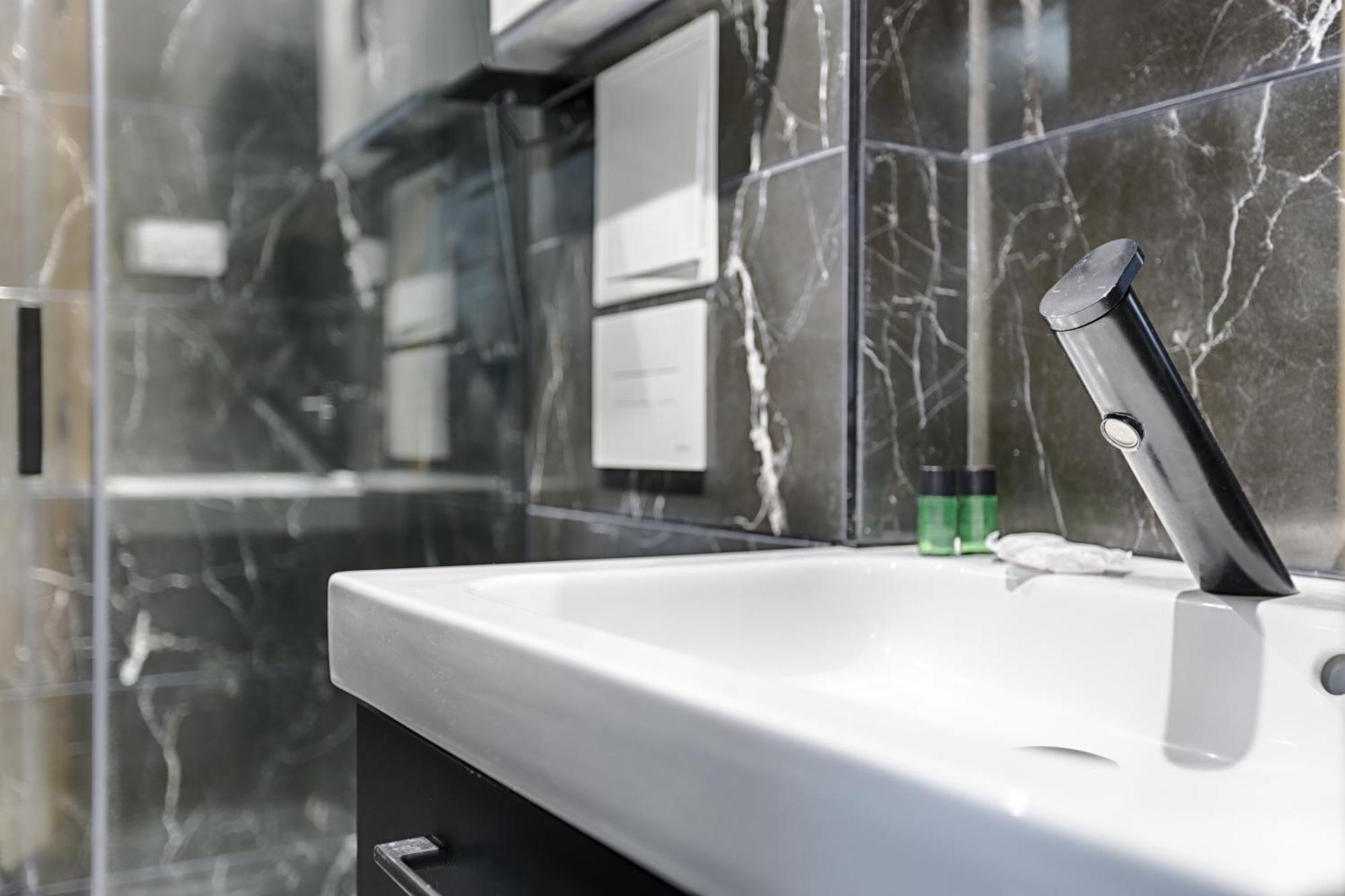 Mykeypers - Lovely Studio With Jacuzzi Parijs Buitenkant foto